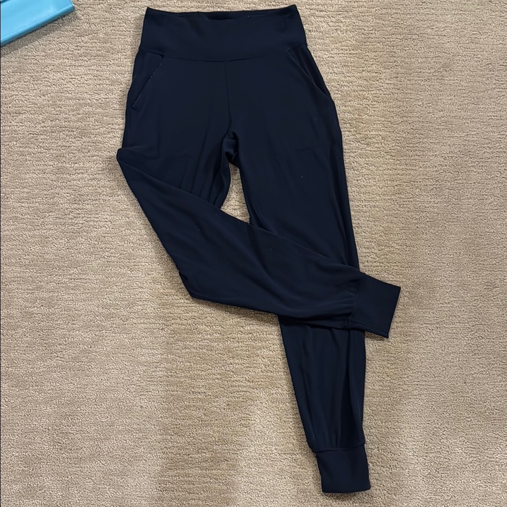 Lululemon Navy Leggings Sleek Form-Fitting Design